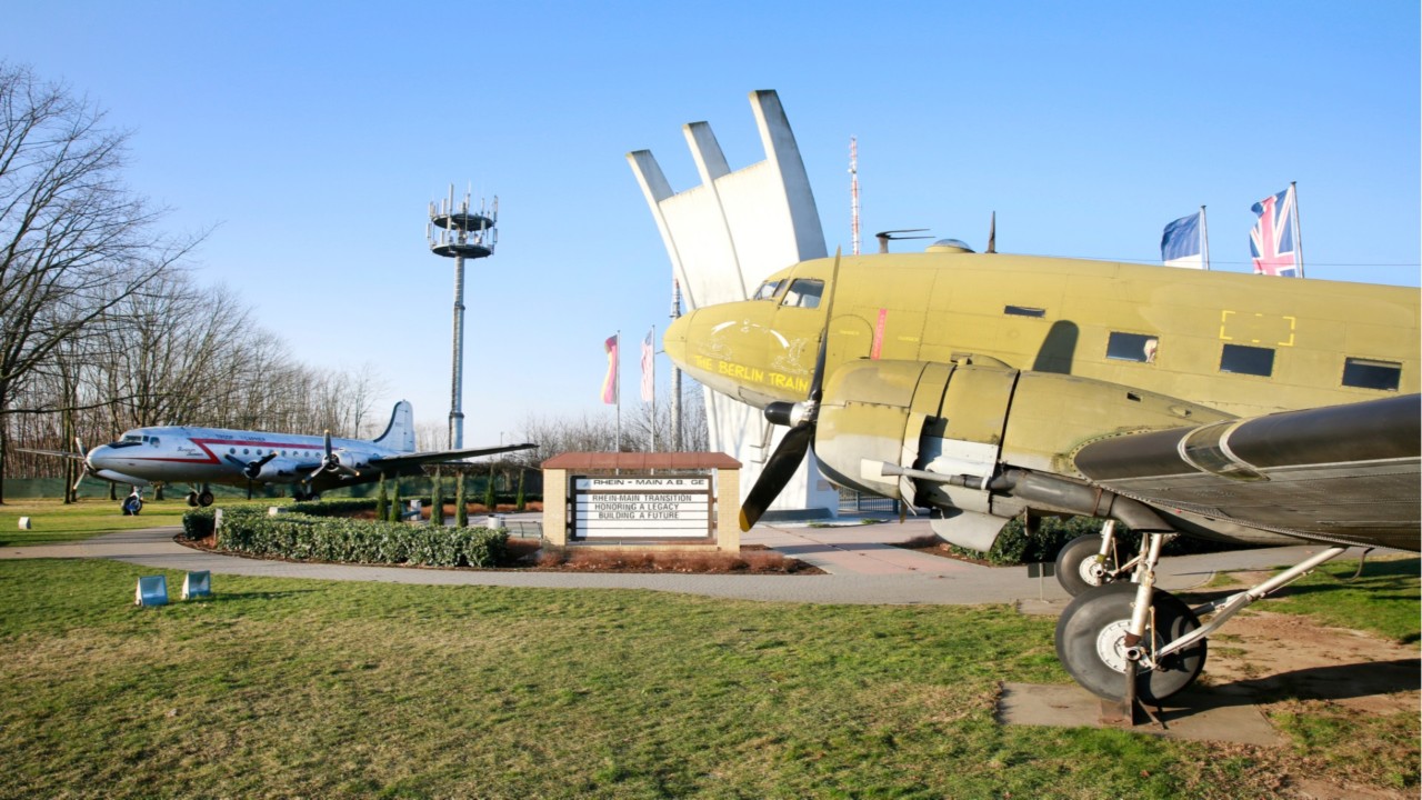 Luftbrueckendenkmal.jpg