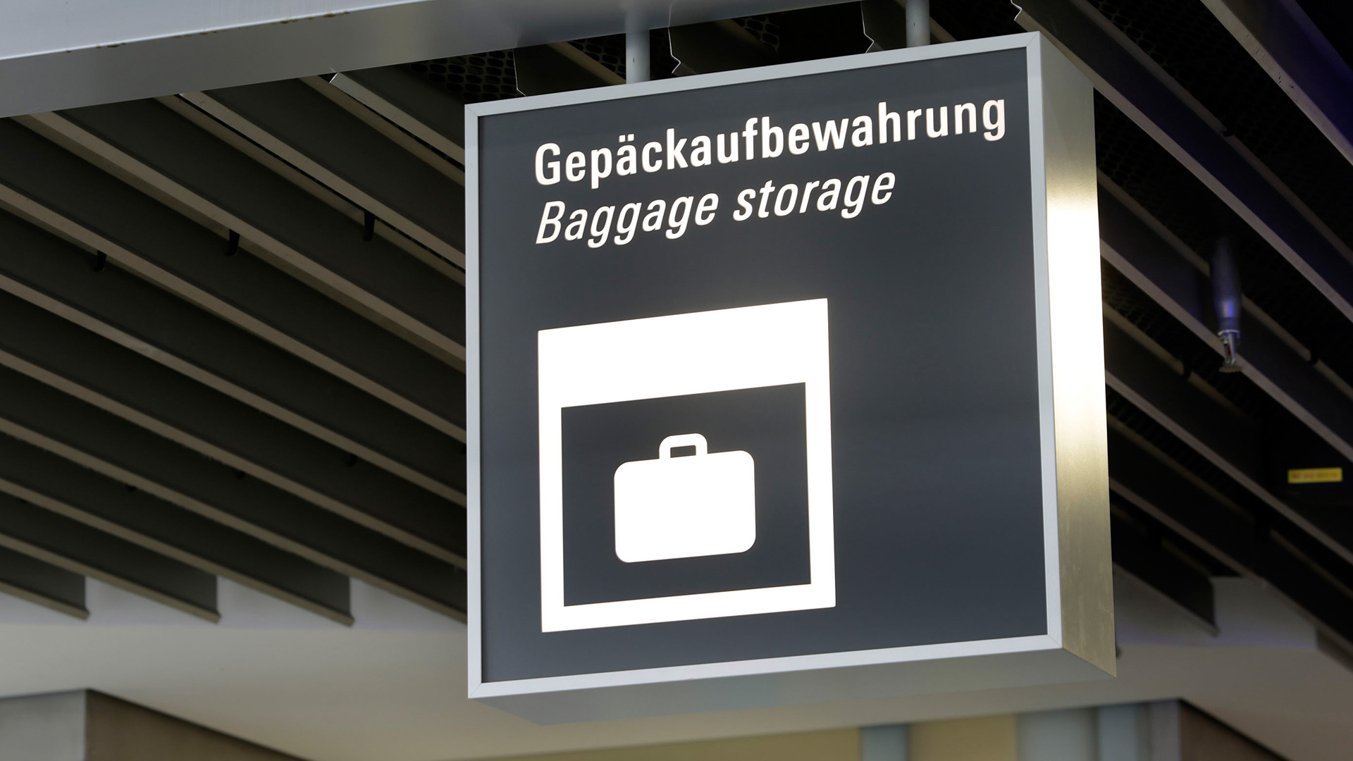 Airport luggage store sale